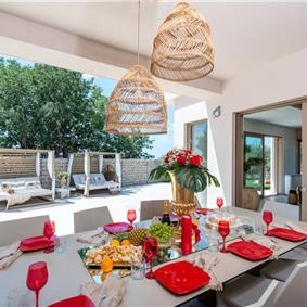 4 bedroom villa with indoor and outdoor pools in Galižana, Istria, sleeps up to 8